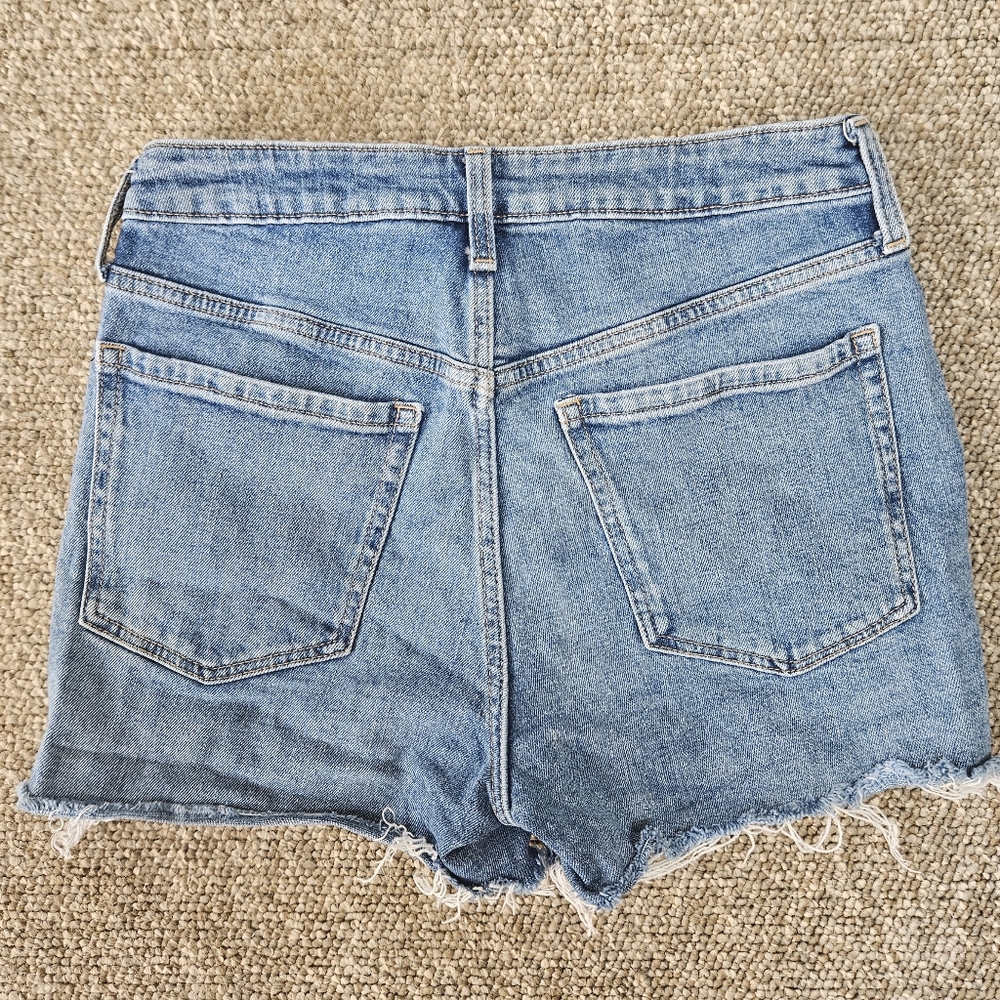 Old Navy OG Short High Rise Distressed Denim Shorts Women's Size 8 - Picture 2 of 4